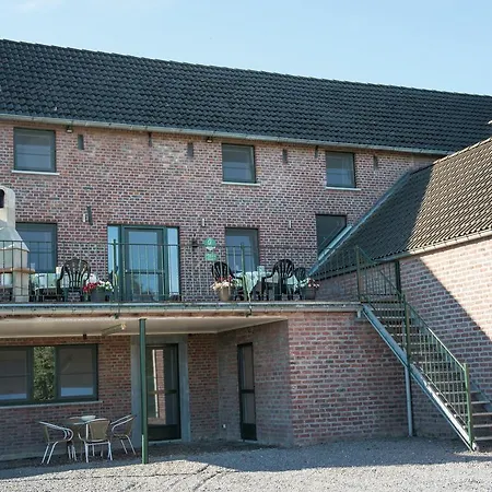 Hébergement de vacances Cozy Farmhouse In With Swimming Pool